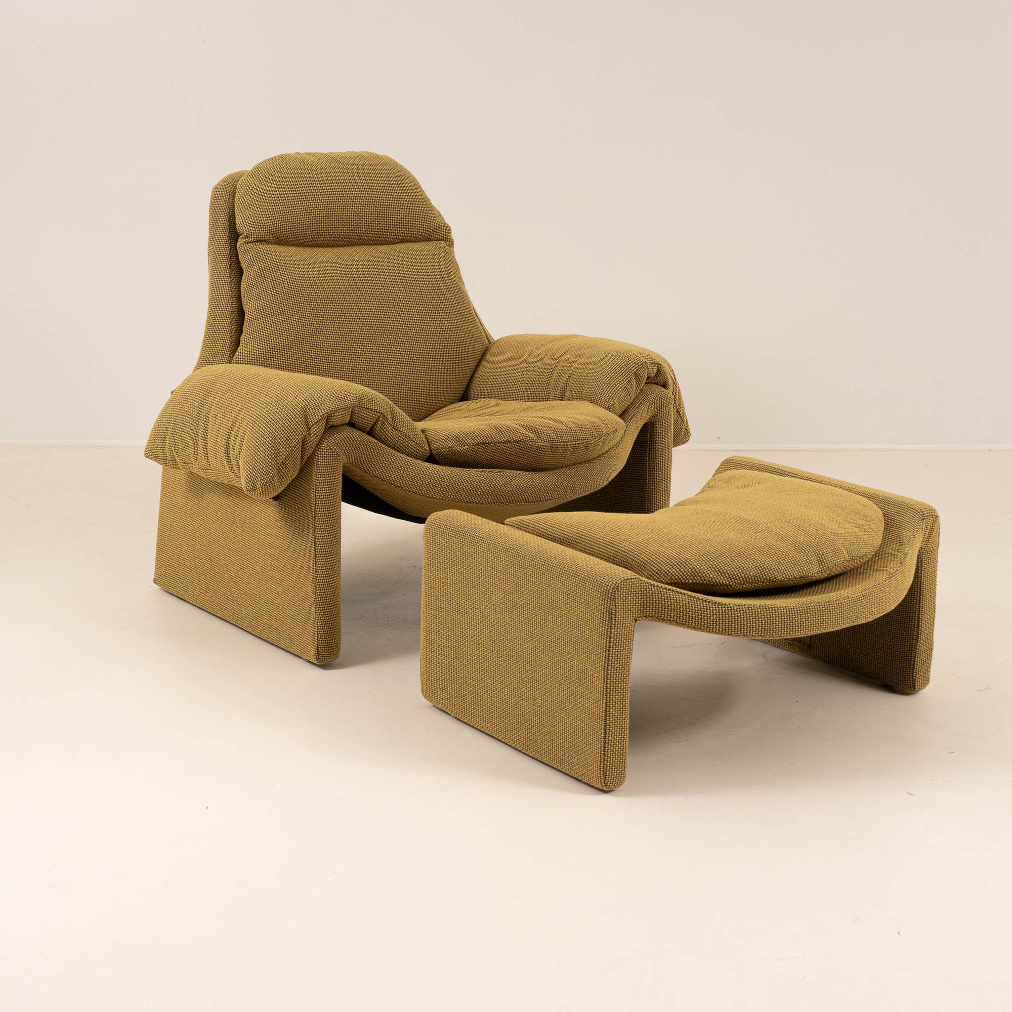 Vittorio Introini — P60 Lounge Chair & Ottoman, Saporiti,
