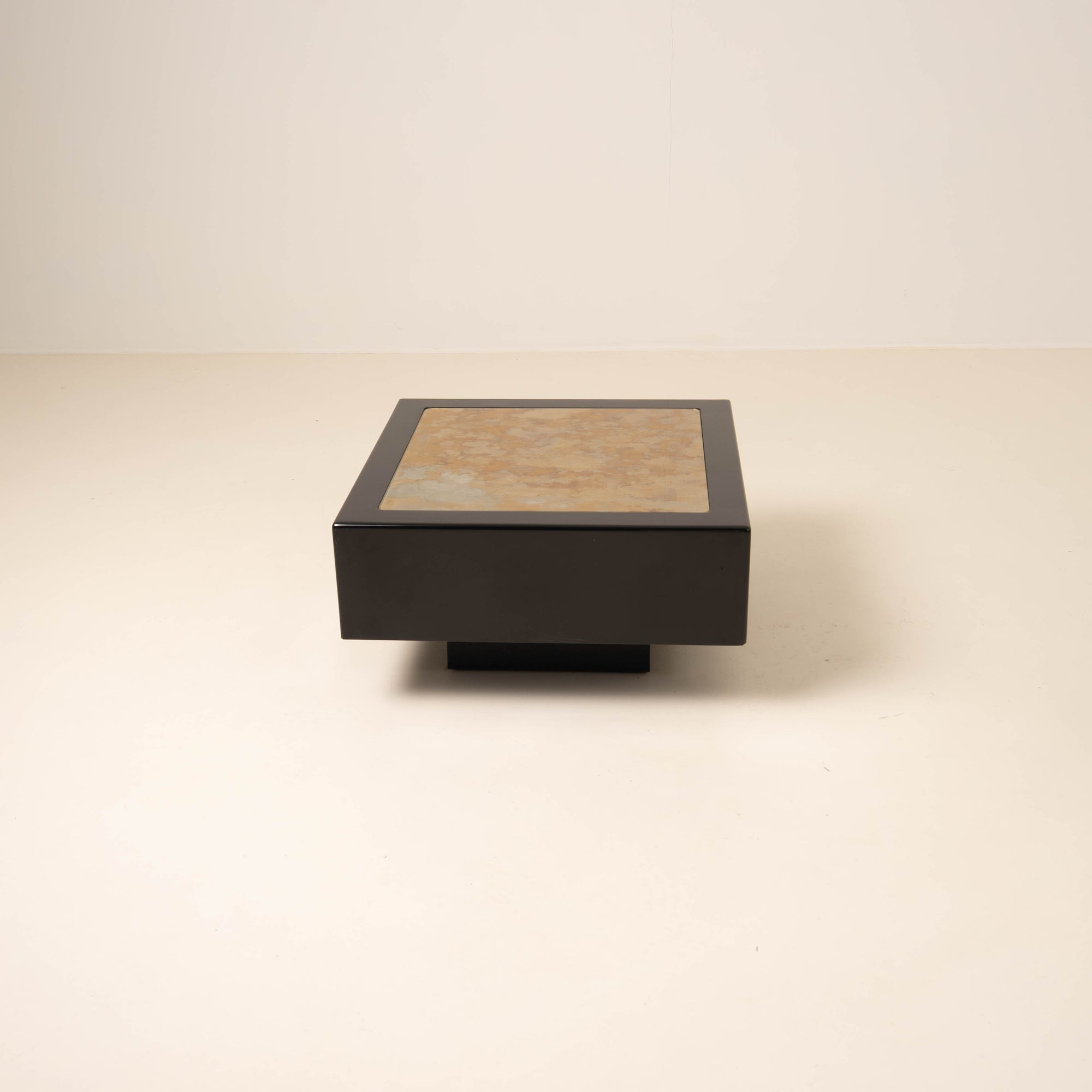 Vintage Coffee Table in Resin and Gold-Leaf Églomisé Glass, 1970–1980