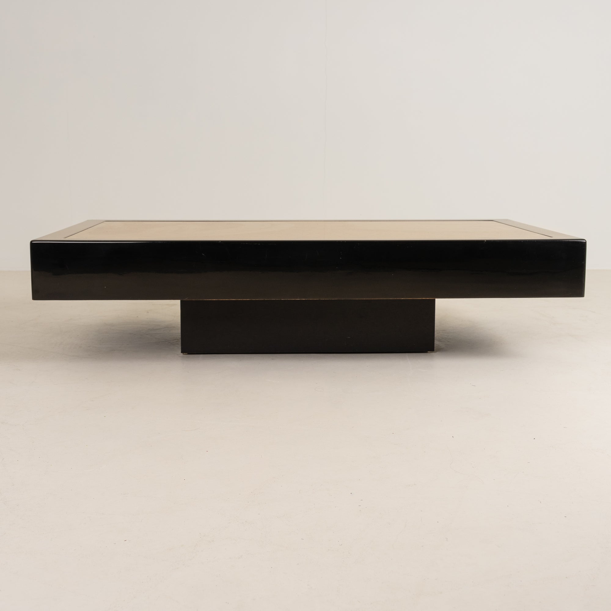 VINTAGE COFFEE TABLE IN RESIN AND GOLD-LEAF ÉGLOMISÉ GLASS