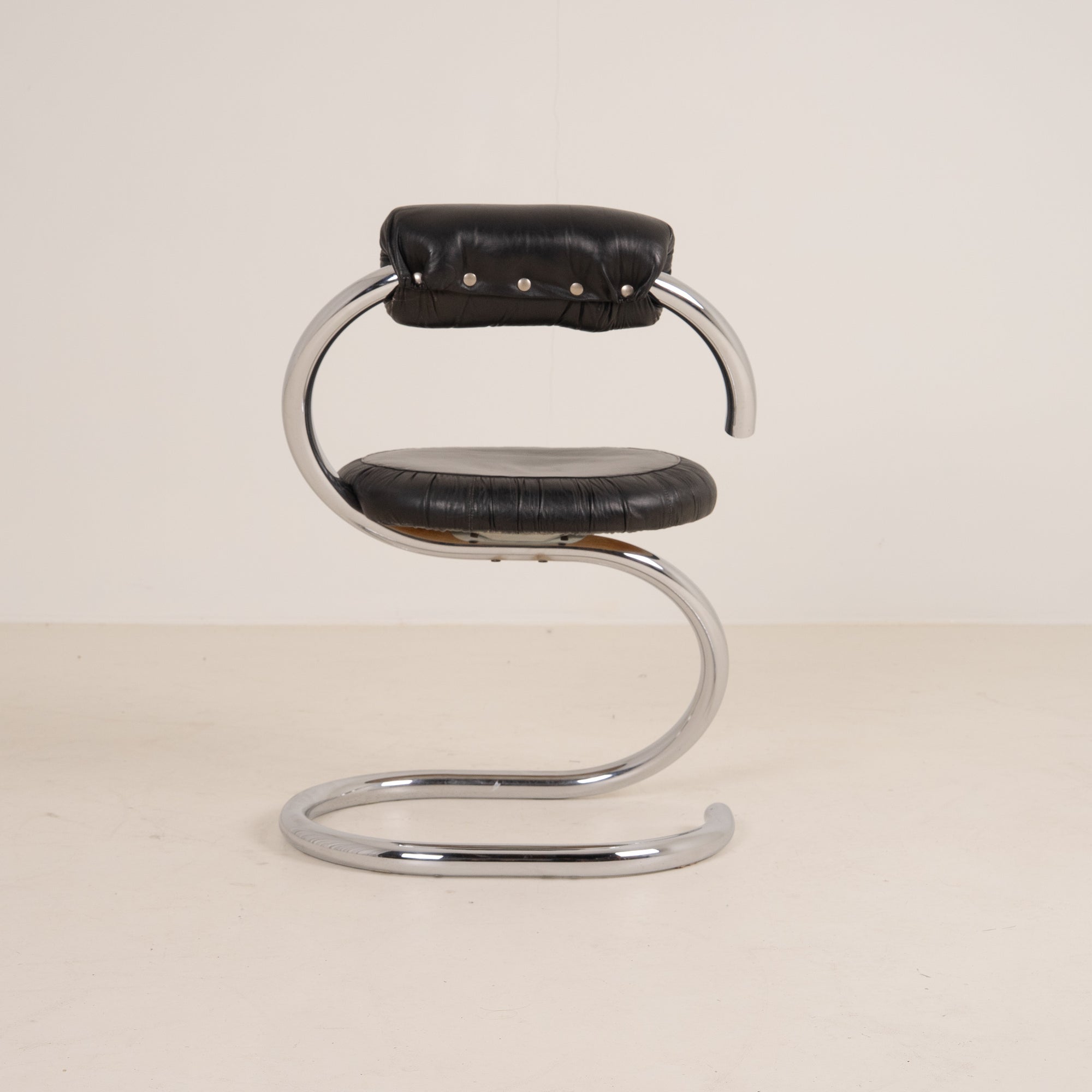 Set of 6 “Cobra” dining chairs by Giotto Stoppino